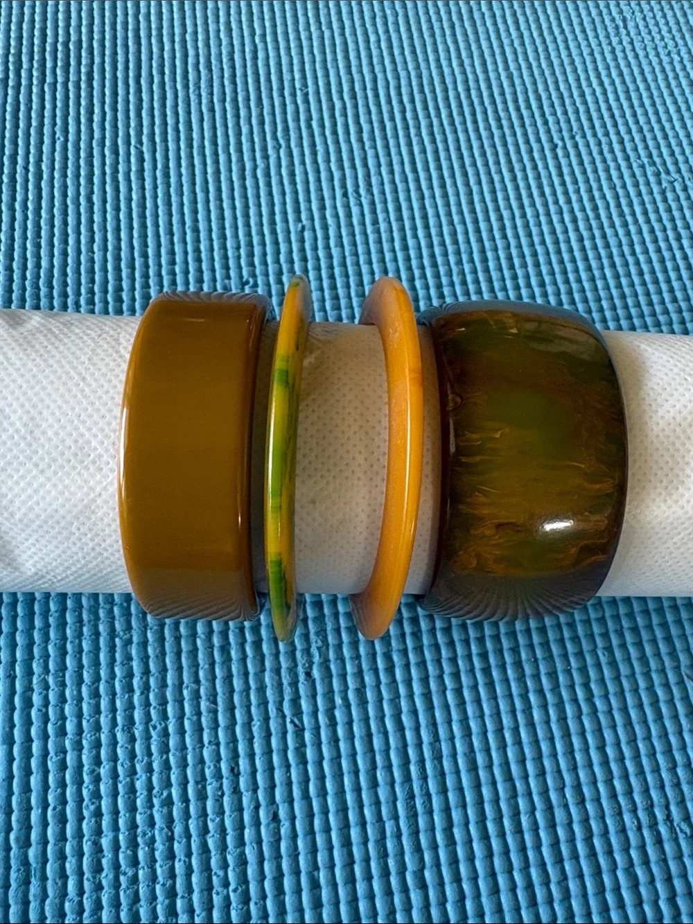 VINTAGE BAKELITE BANGLE BRACELETS SET OF 4